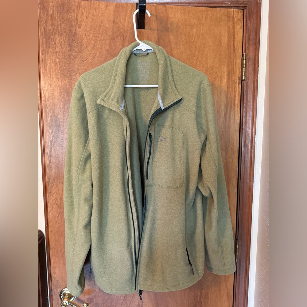 LL Bean Men’s Midweight Sherpa Fleece Jacket in excellent condition